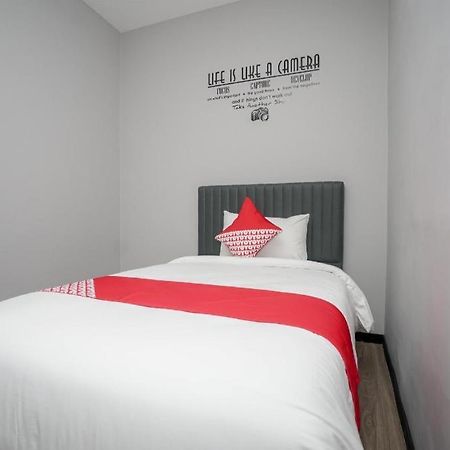 Oyo 568 Rajawali Homestay Palembang Extérieur photo