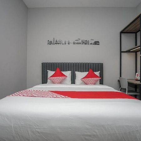 Oyo 568 Rajawali Homestay Palembang Extérieur photo