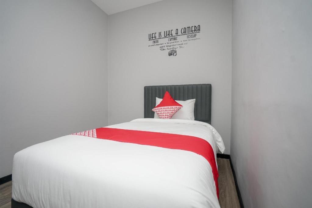 Oyo 568 Rajawali Homestay Palembang Extérieur photo
