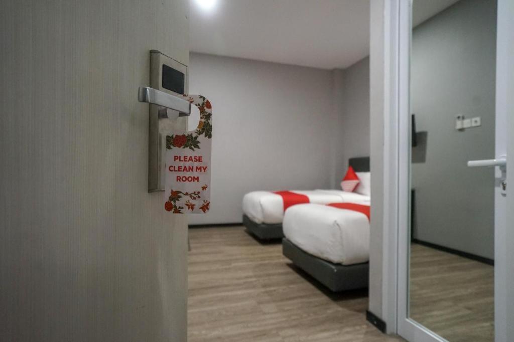 Oyo 568 Rajawali Homestay Palembang Extérieur photo