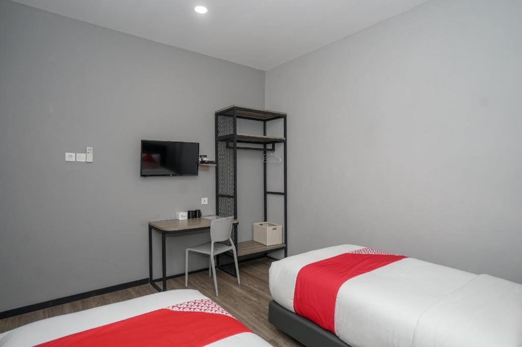 Oyo 568 Rajawali Homestay Palembang Extérieur photo