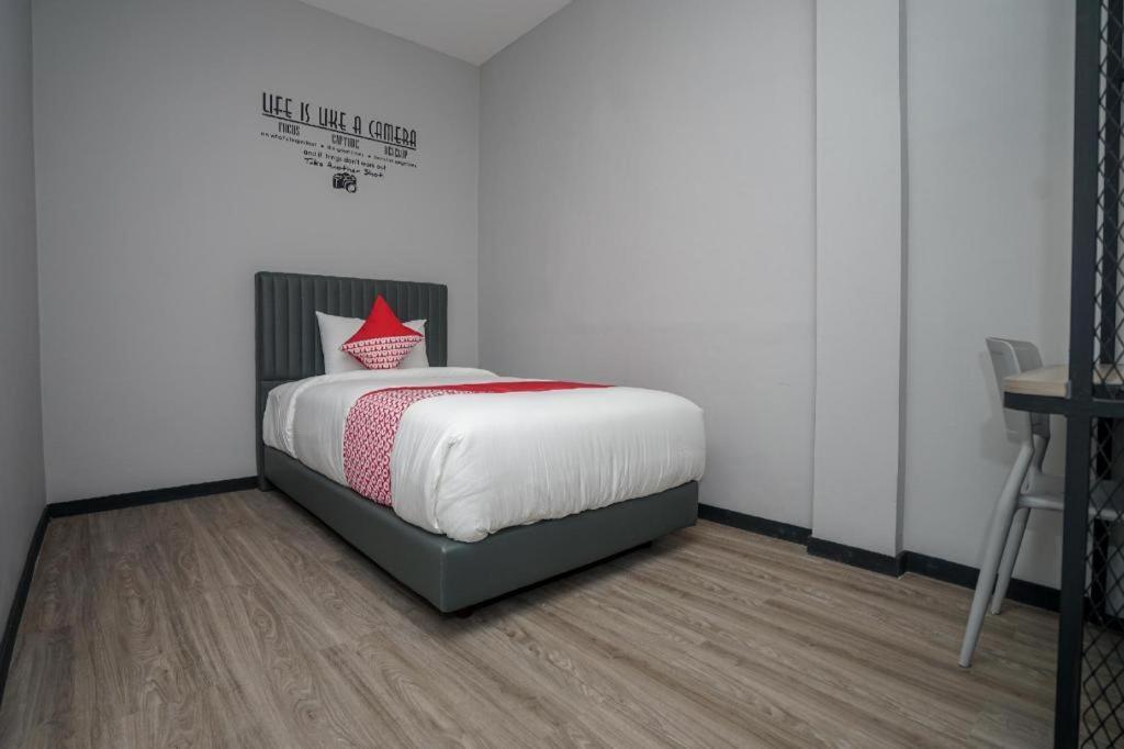 Oyo 568 Rajawali Homestay Palembang Extérieur photo