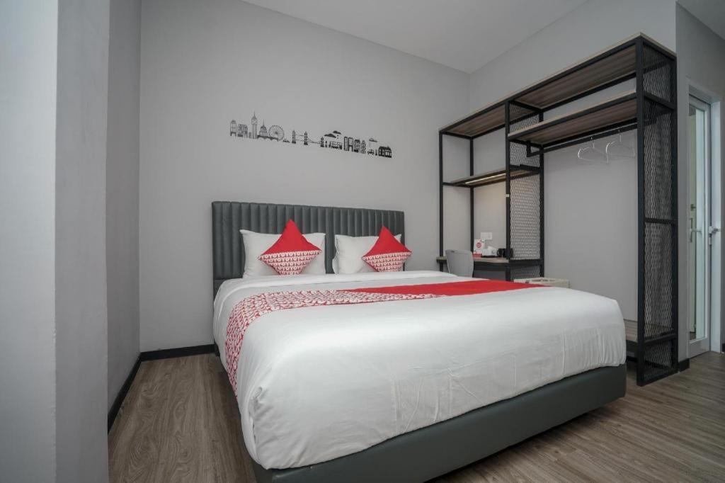 Oyo 568 Rajawali Homestay Palembang Extérieur photo