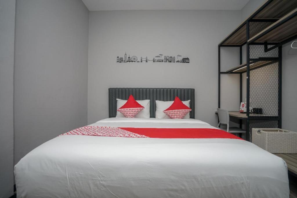 Oyo 568 Rajawali Homestay Palembang Extérieur photo