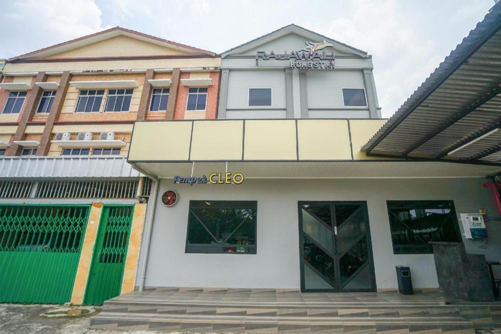 Oyo 568 Rajawali Homestay Palembang Extérieur photo