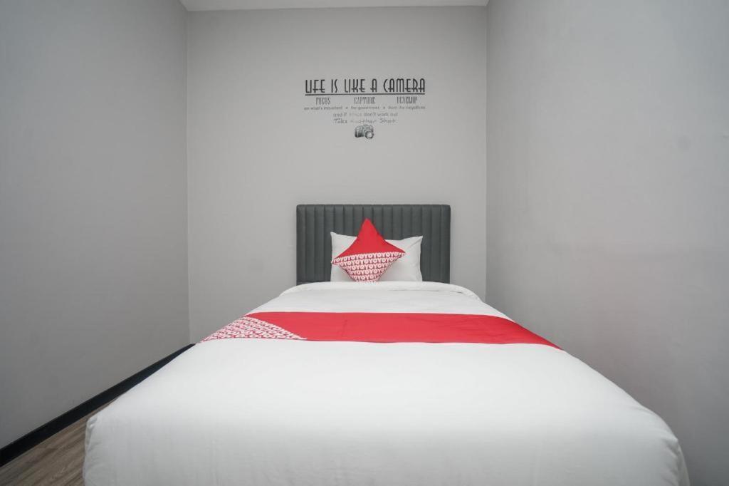 Oyo 568 Rajawali Homestay Palembang Extérieur photo