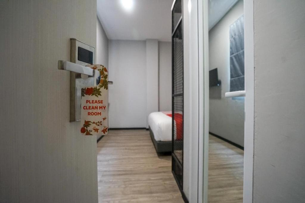Oyo 568 Rajawali Homestay Palembang Extérieur photo