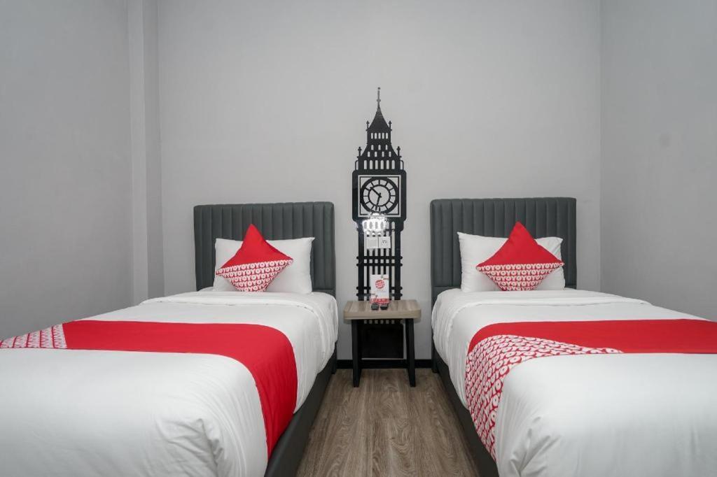 Oyo 568 Rajawali Homestay Palembang Extérieur photo