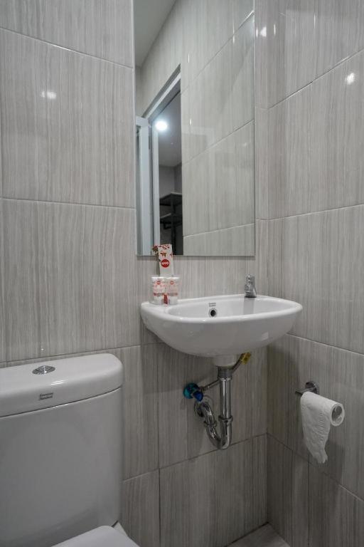 Oyo 568 Rajawali Homestay Palembang Extérieur photo