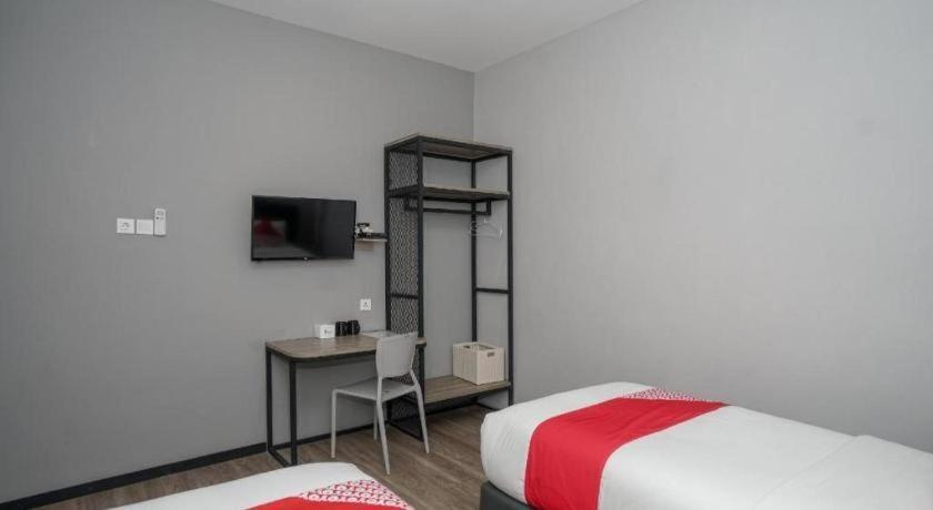 Oyo 568 Rajawali Homestay Palembang Extérieur photo