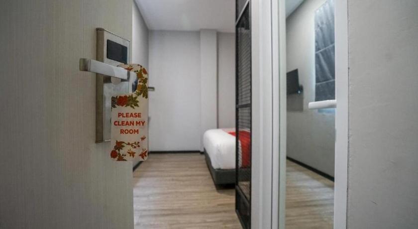 Oyo 568 Rajawali Homestay Palembang Extérieur photo